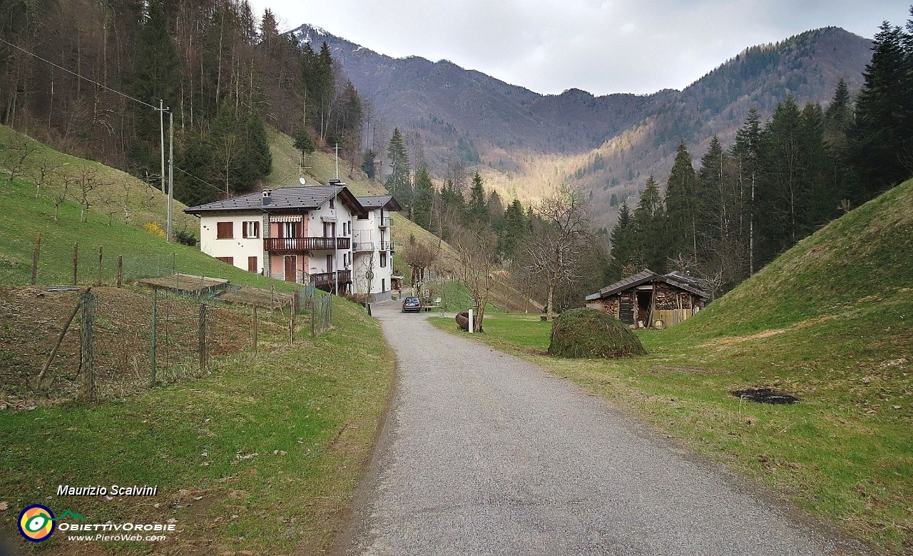 93 Scendo dalla Val di Guei....JPG